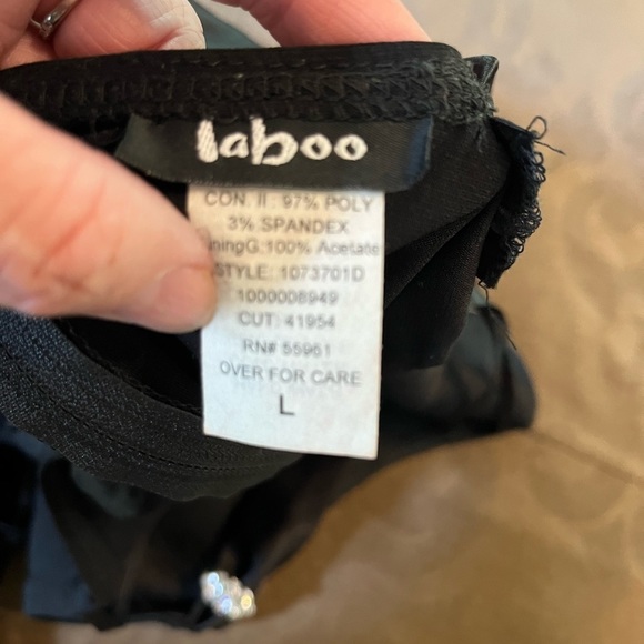 𝅺Gorgeous black knee length dress with sparkle design around the skirt. - Picture 2 of 7